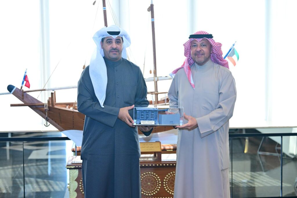 IMG_6979-1024x682 محافظ الفروانية يستقبل المخترع مشاري حمود المطيري ويشيد بإنجازه